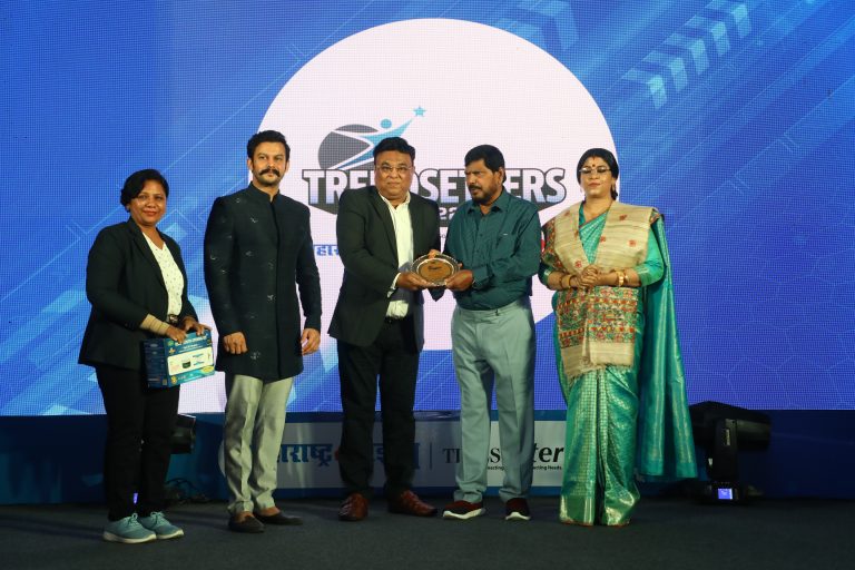 "Trendsetter Awards 2022" by Shree Ramdas Athawale, Cabinet Minister for Social Welfare, Transport, Sports and Youth Welfare, Employment Guarantee — Government of Maharashtra